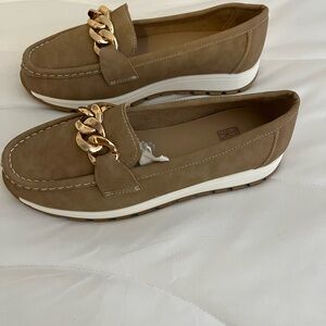 Brand new shoes! size 9 women